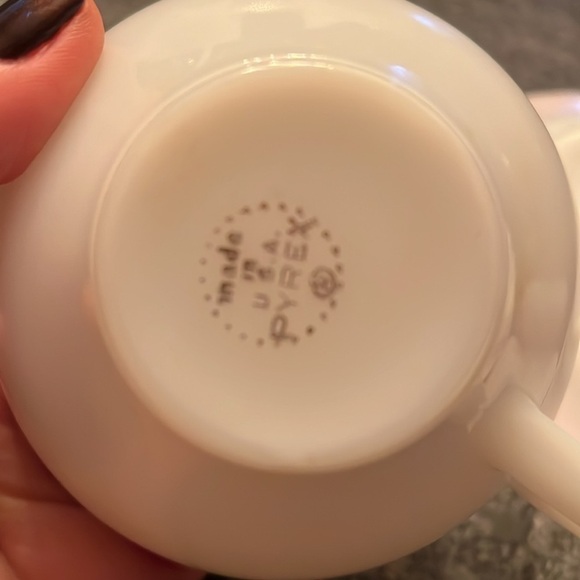 Pyrex Set of 2 Cups and Saucers Red Rim Milk Glass 8oz - Picture 5 of 7